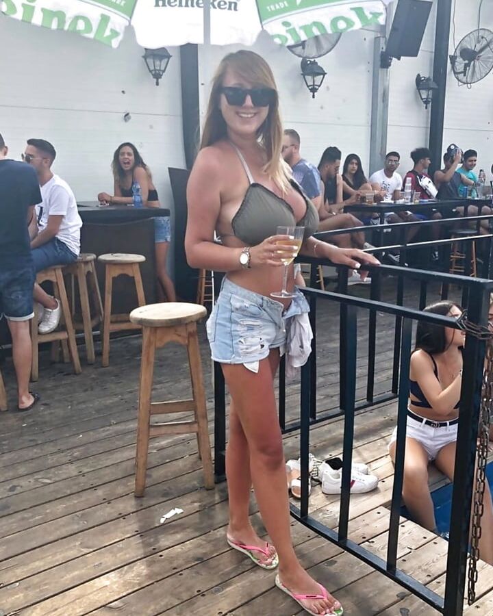 Sexy Women in Flip Flops