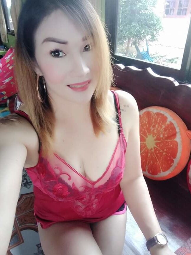 Ibu muda tetek besar