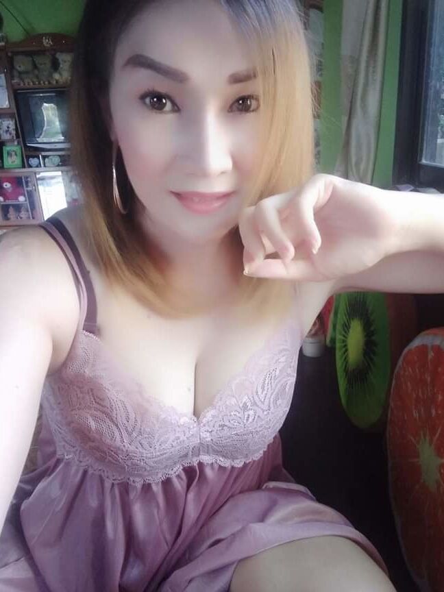 Ibu muda tetek besar