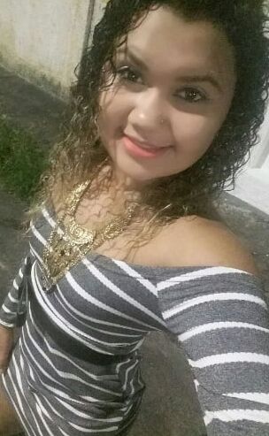 SORRIDENTE GATINHA E SAFADA VAZOU EM NUDES PICANTES
