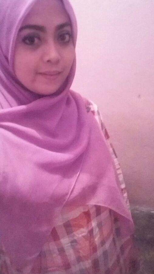 Hijabi Girl (Leaked Nudes)