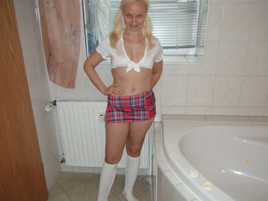 Horny amateur MILF Yvonne in hot dress