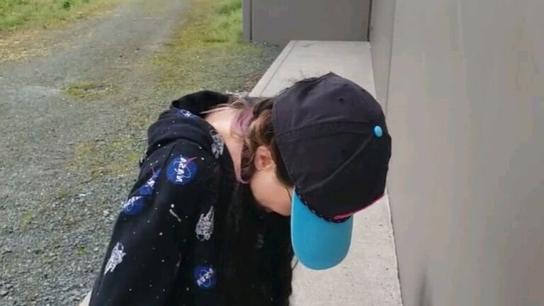 Mia figlia Valeria sa pisciare da in piedi