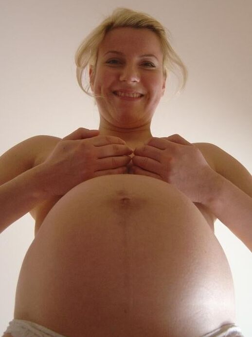 blonde pregnant nude