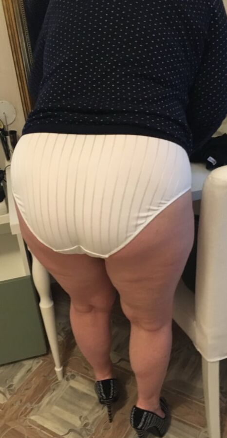 Pushuna in panties
