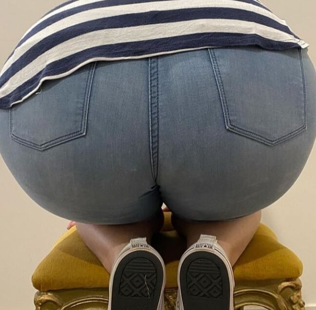 Mature Buns