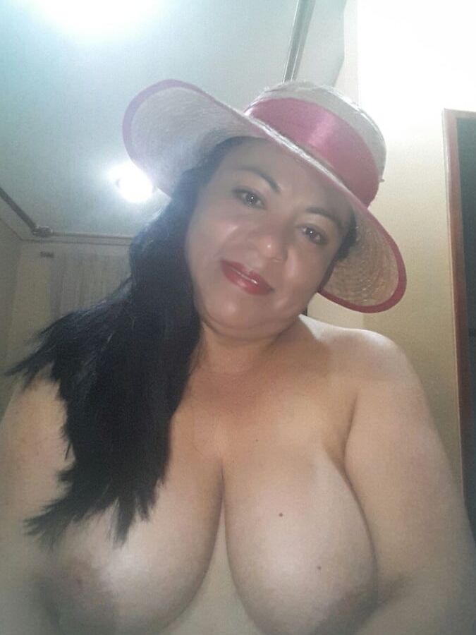 Whats her name? Got anymore pics