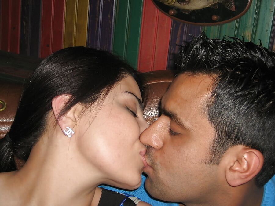 Clean shave pussy desi wife on honeymoon()