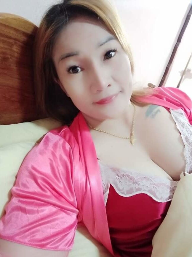 Ibu muda tetek besar