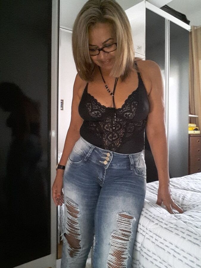 Beautiful mommy MILF from Brasil