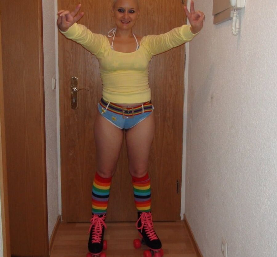 Horny amateur MILF Yvonne in hot dress