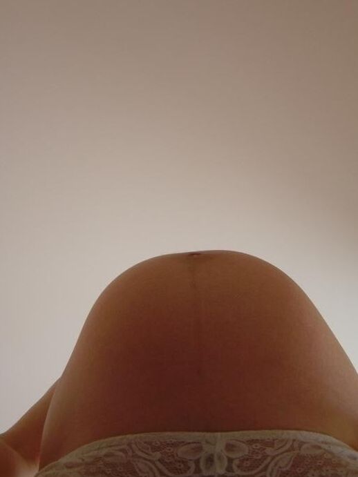 blonde pregnant nude