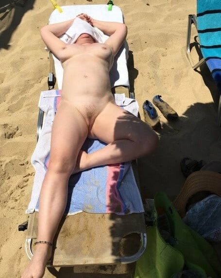 matures in lawn chairs