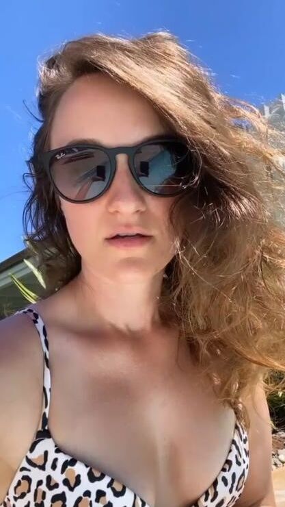 I want to cum on Jenna Ezarik