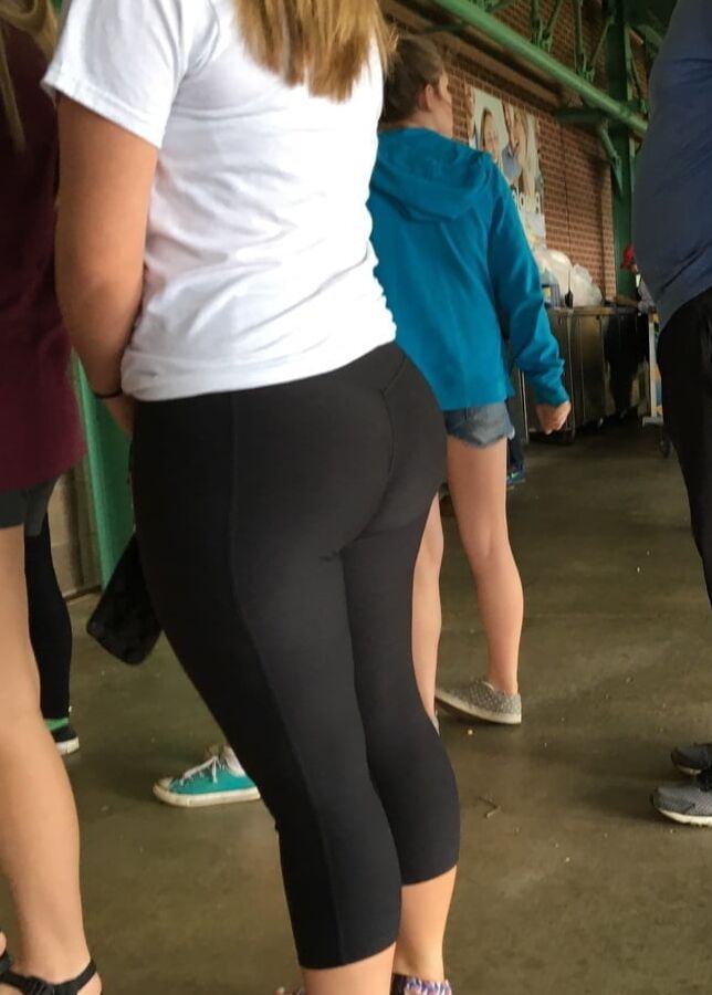 public ass and vouyer