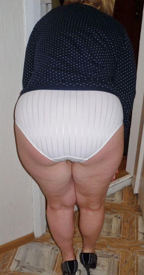 Pushuna in panties