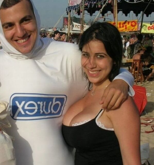 Amateur MILF Great Cleavage