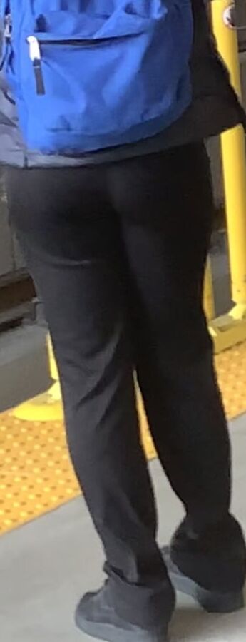 Loose fitting pants (ass)