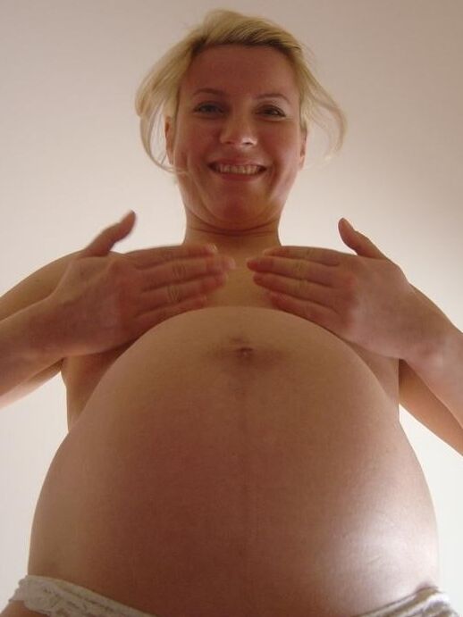 blonde pregnant nude