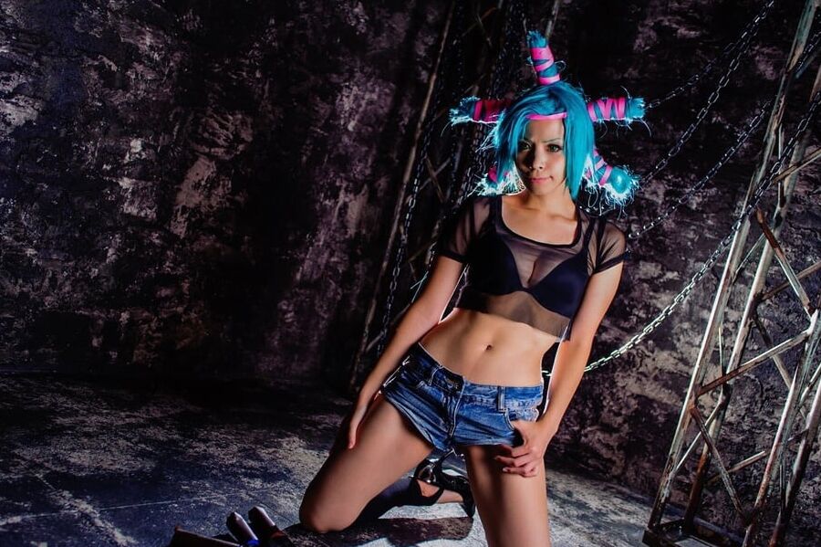 Amateur japanese cosplayer Akarin with amazing tomboy body