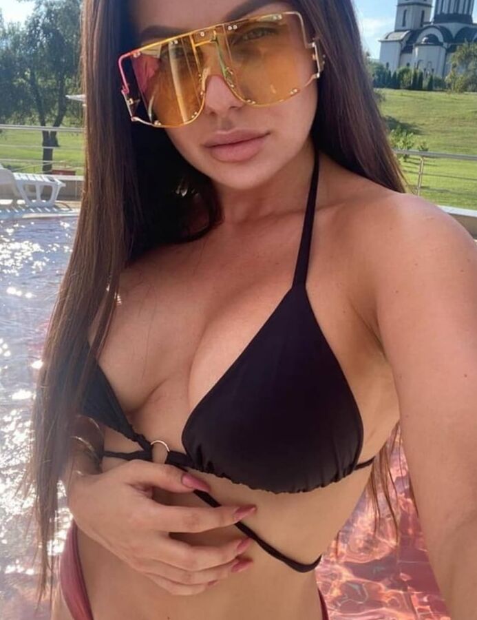 Olja Bajrami hot bosnian singer