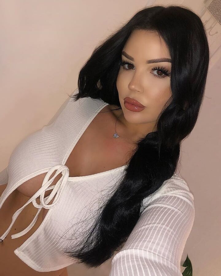 Busty Olivia Big Ass Big Tits