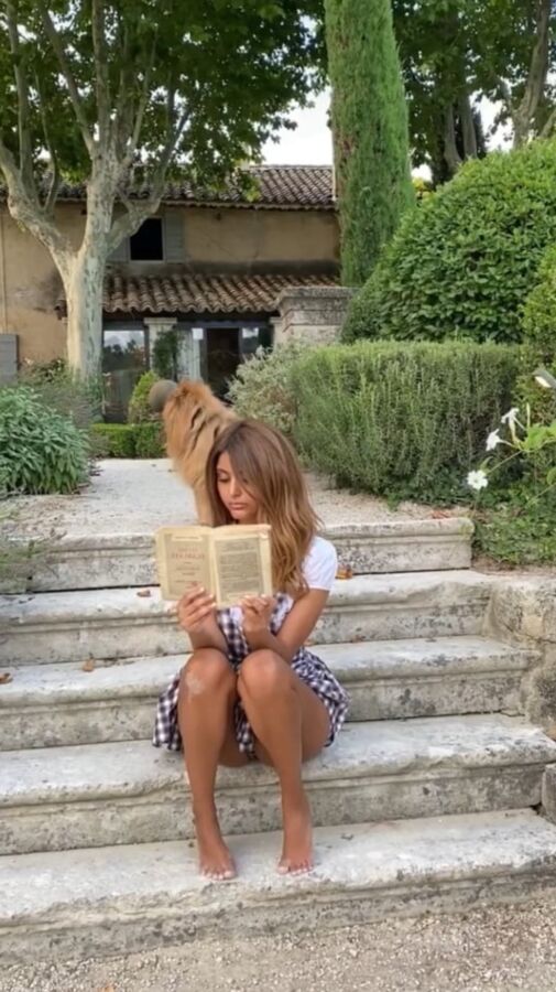 ZAHIA la beaute au monde mieux qu&;Iris Mittenaere