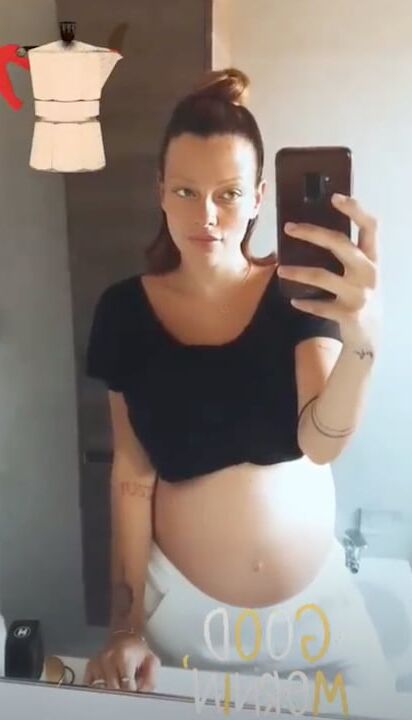 donatella insta sexy pregnant