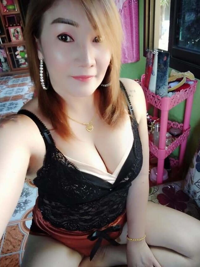 Ibu muda tetek besar