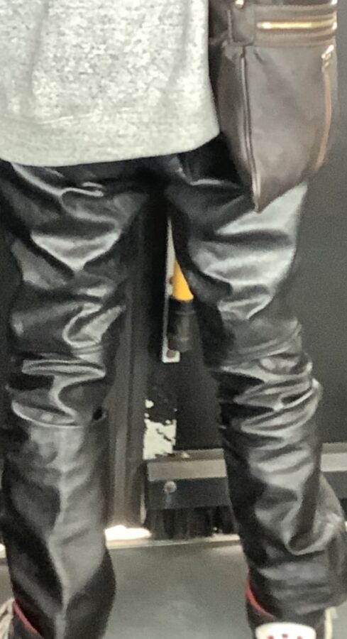 Loose fitting pants (ass)