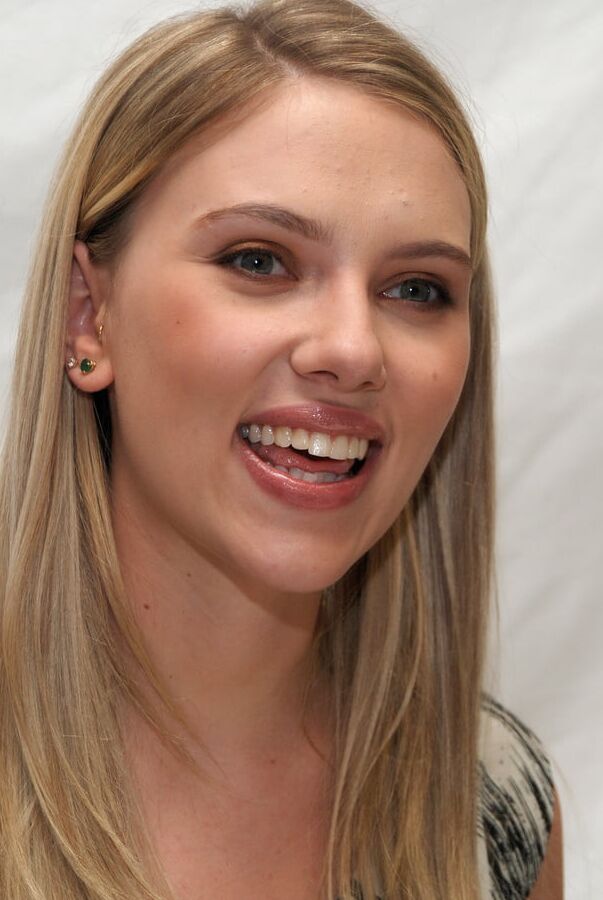 Sexy Scarlett - EW March &;