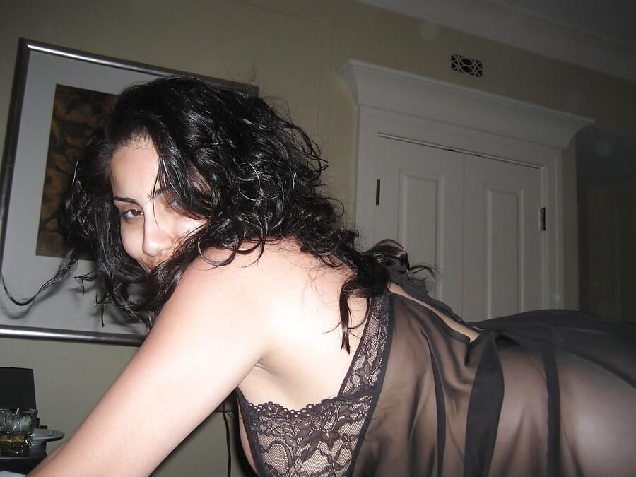 Clean shave pussy desi wife on honeymoon()
