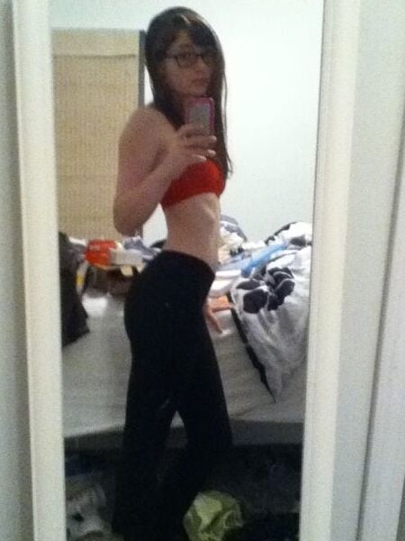 Nice geek with small tites