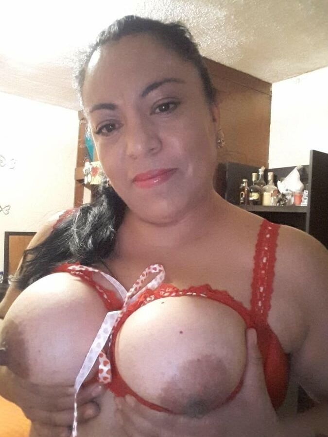 Whats her name? Got anymore pics
