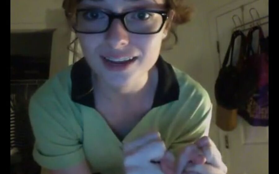 Nice geek with small tites