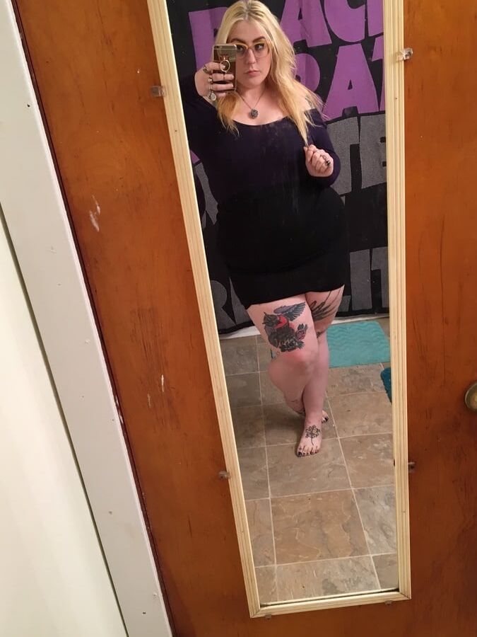 Monster Hips Huge Ass Tatted Pierced White BBW