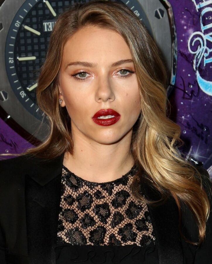 Sexy Scarlett - EW March &;
