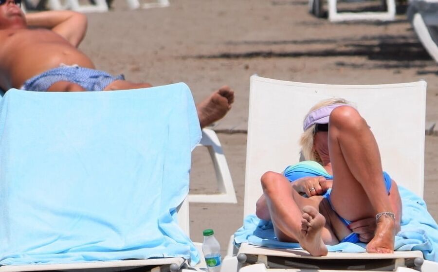matures in lawn chairs
