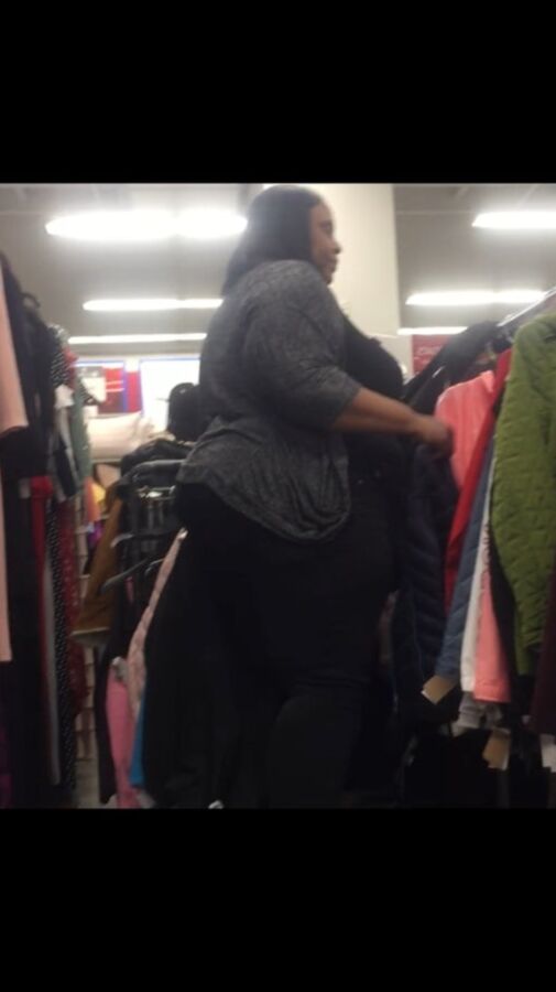 MASSIVE CARIBBEAN SSBBW WORKER