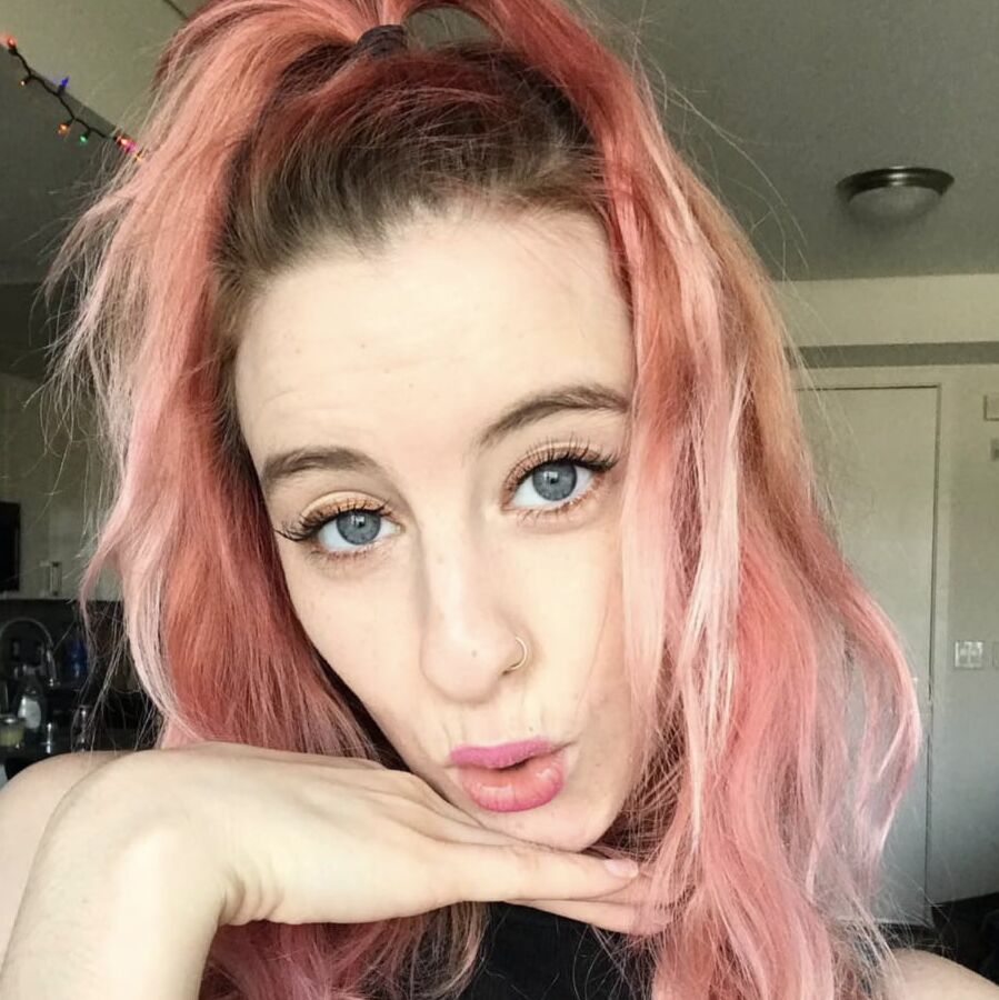 How would you fuck slut Carly Incontro