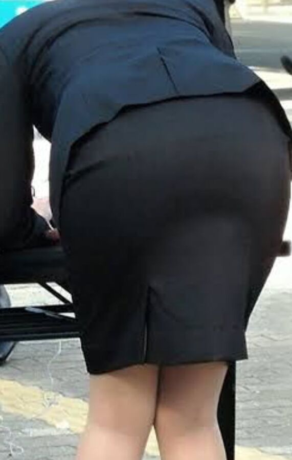 More shapely bums in skirts
