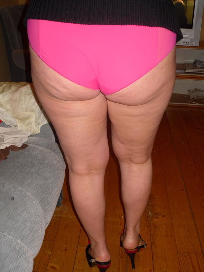 Pushuna in panties