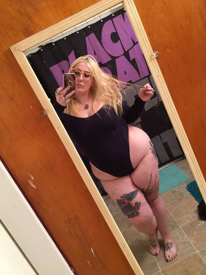 Monster Hips Huge Ass Tatted Pierced White BBW