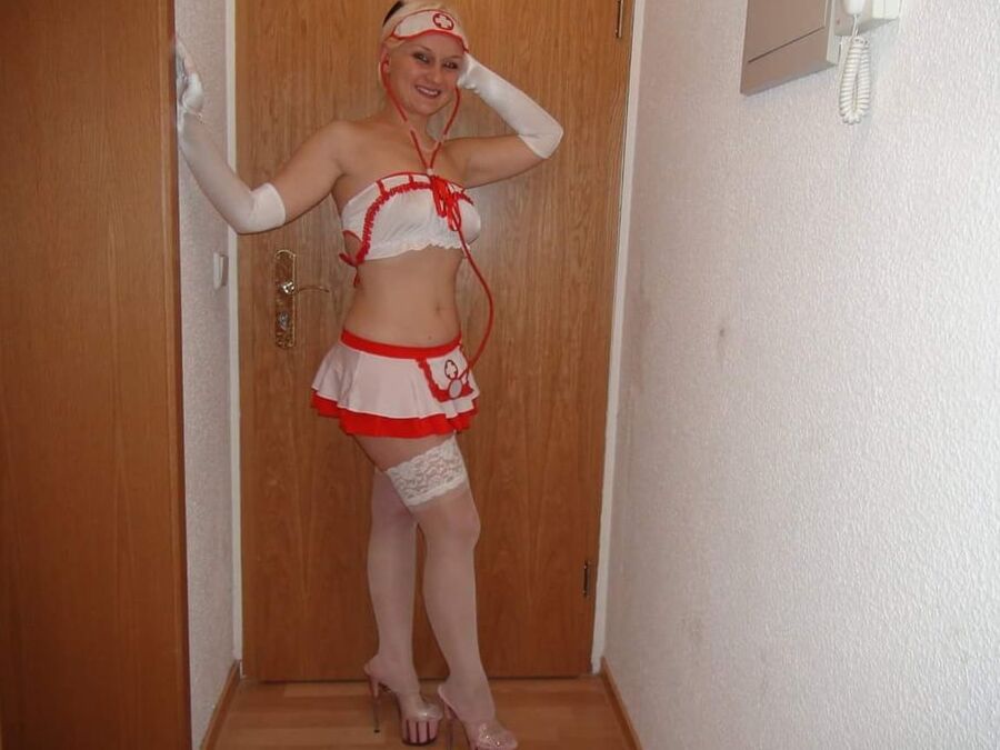 Horny amateur MILF Yvonne in hot dress
