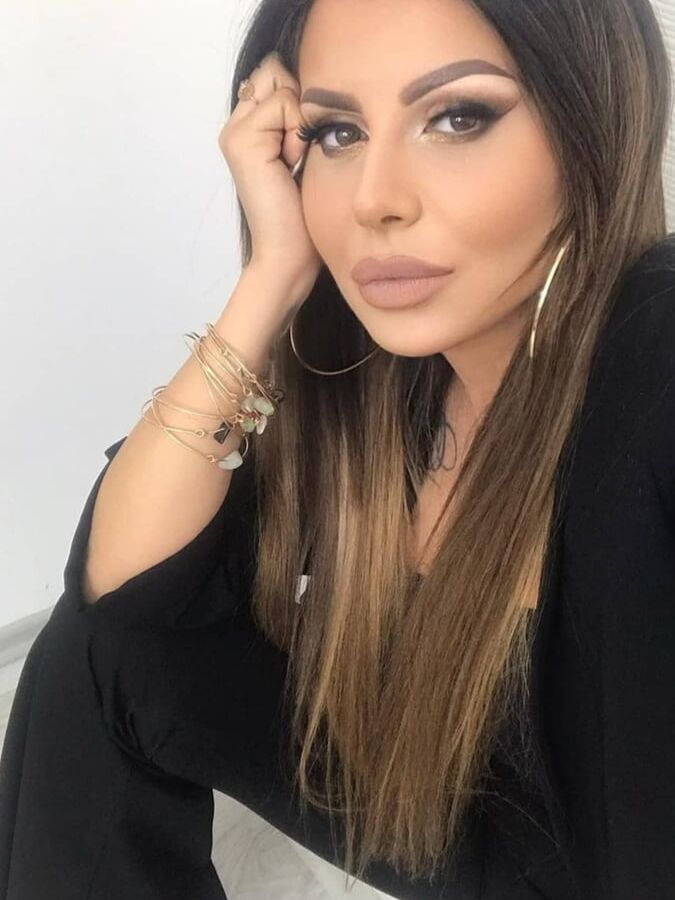 Olja Bajrami hot bosnian singer