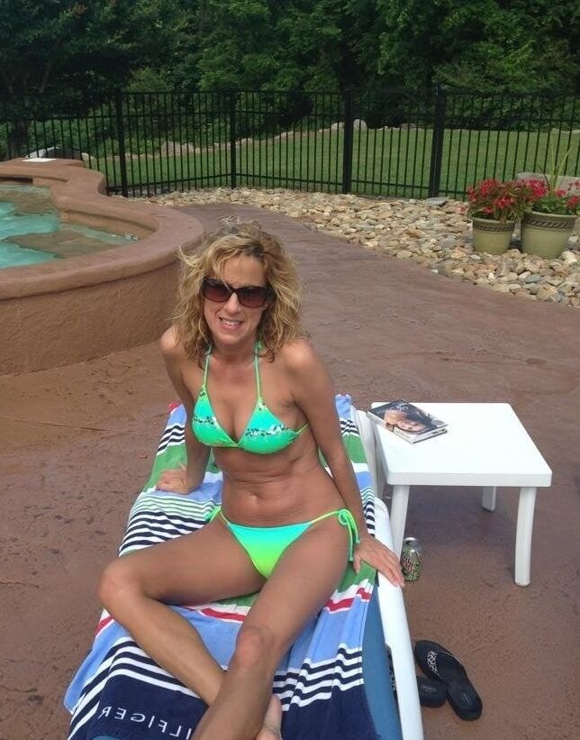 matures in lawn chairs