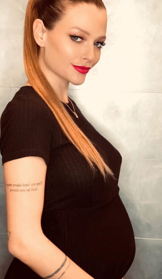 donatella insta sexy pregnant