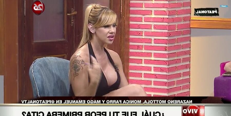 Escote de Monica Farro
