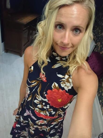 Slim UK blonde - what a whore!
