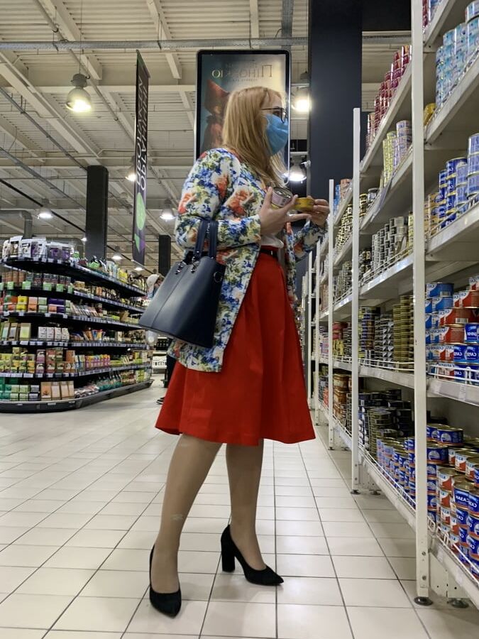 Upskirt red skirt